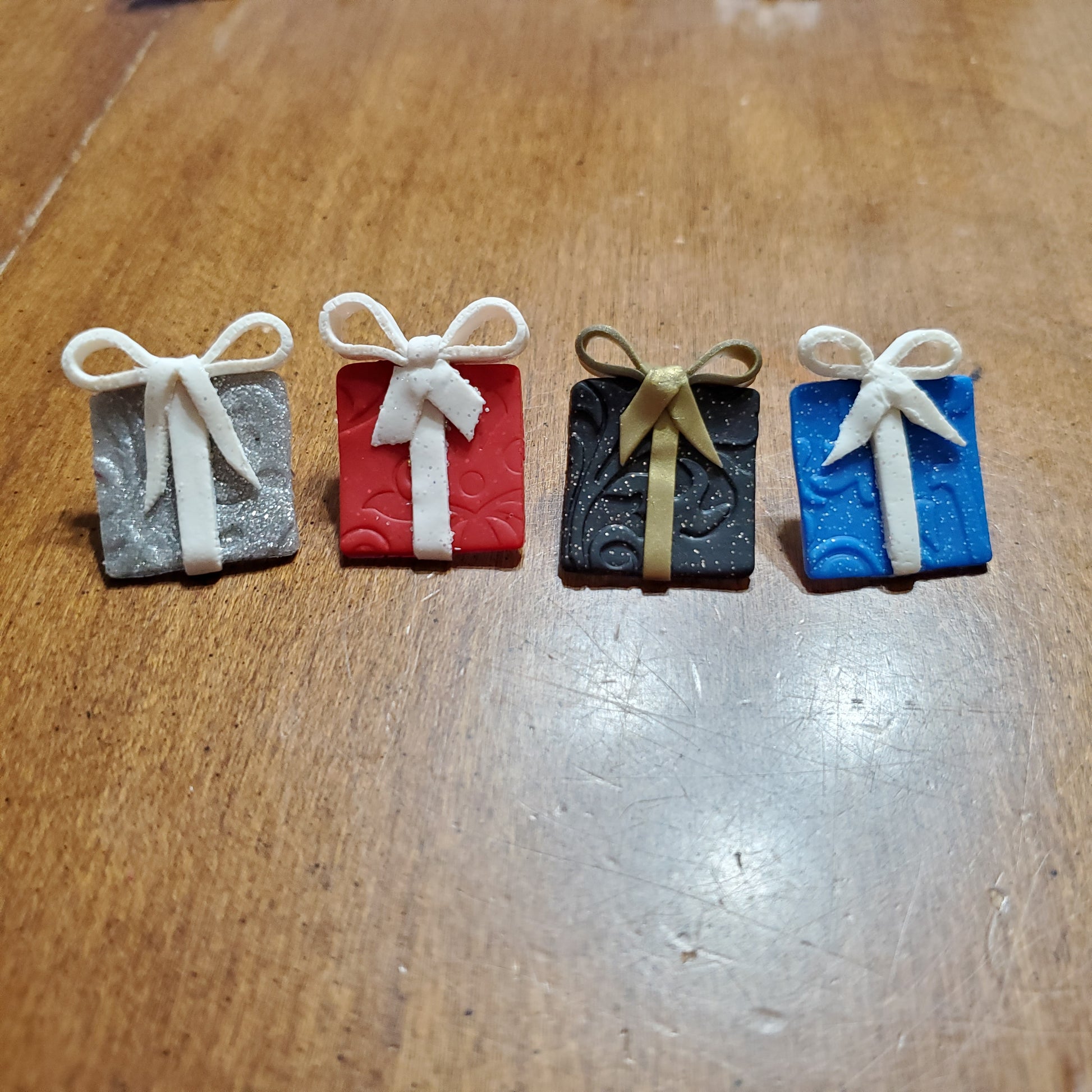 Christmas Present Studs